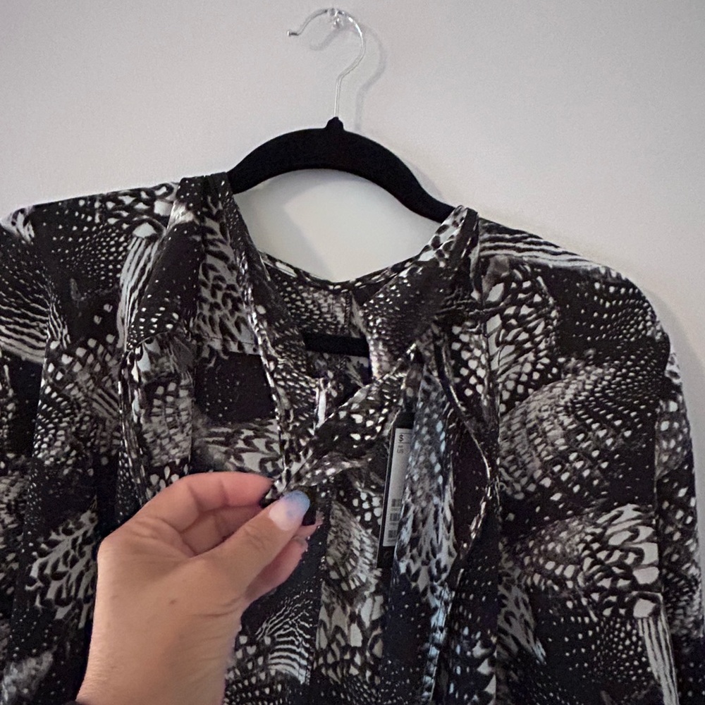 H & M • Black & White Womens Top • sz M - Picture 4 of 10